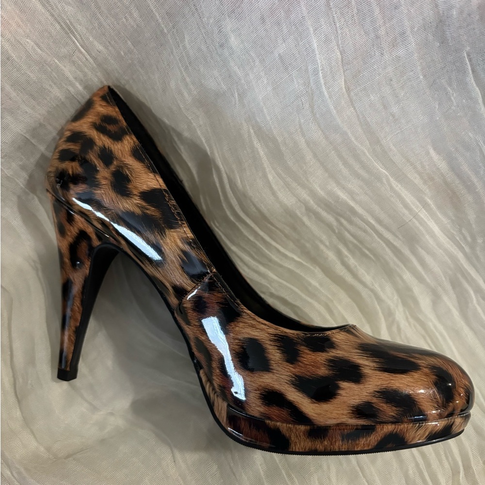 Leopard Print Hills Round Cushioned - image 2